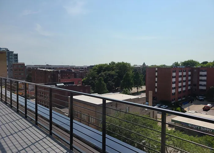 520 Neil Luxury 2 Bedroom * Champaign