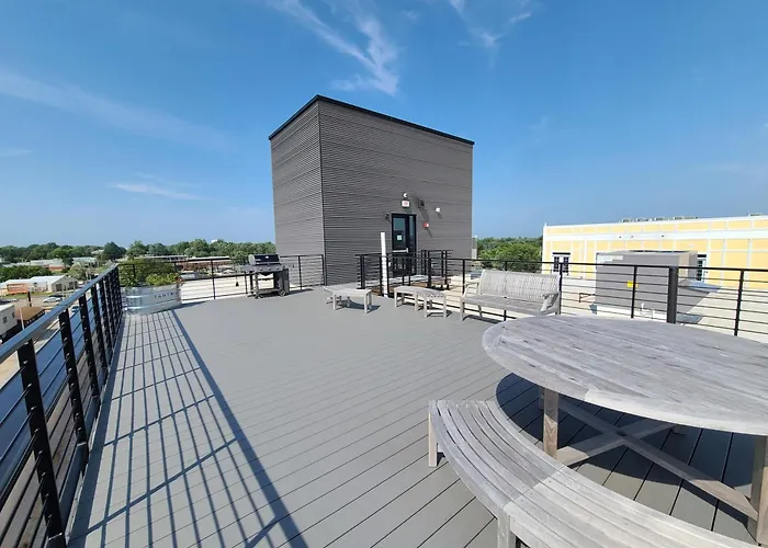 520 Neil Luxury 2 Bedroom
