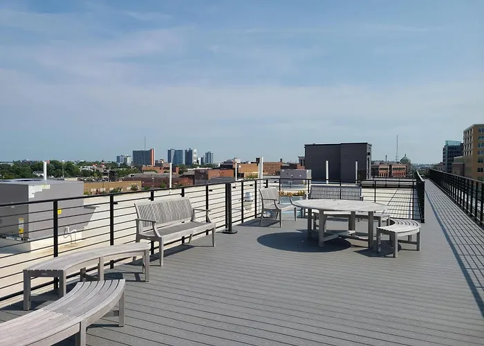 520 Neil Luxury 2 Bedroom *