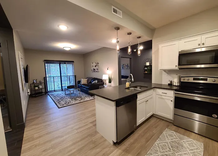 Appartamento 520 Neil Luxury 2 Bedroom Champaign