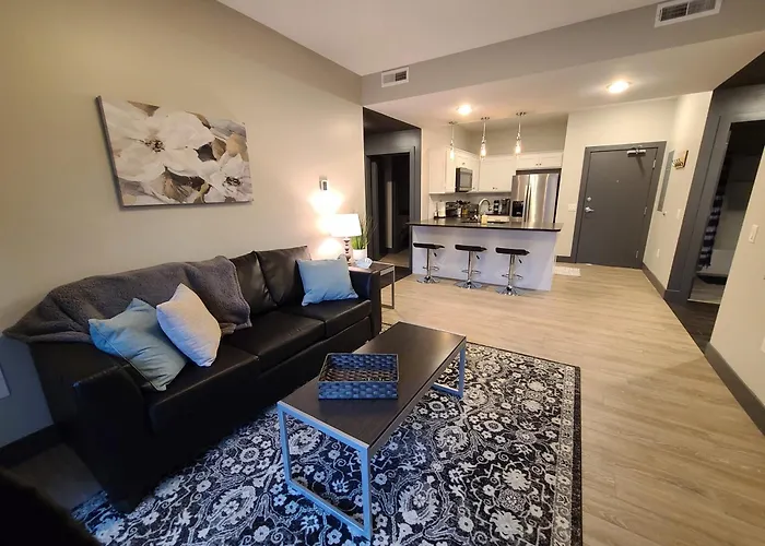 520 Neil Luxury 2 Bedroom Champaign